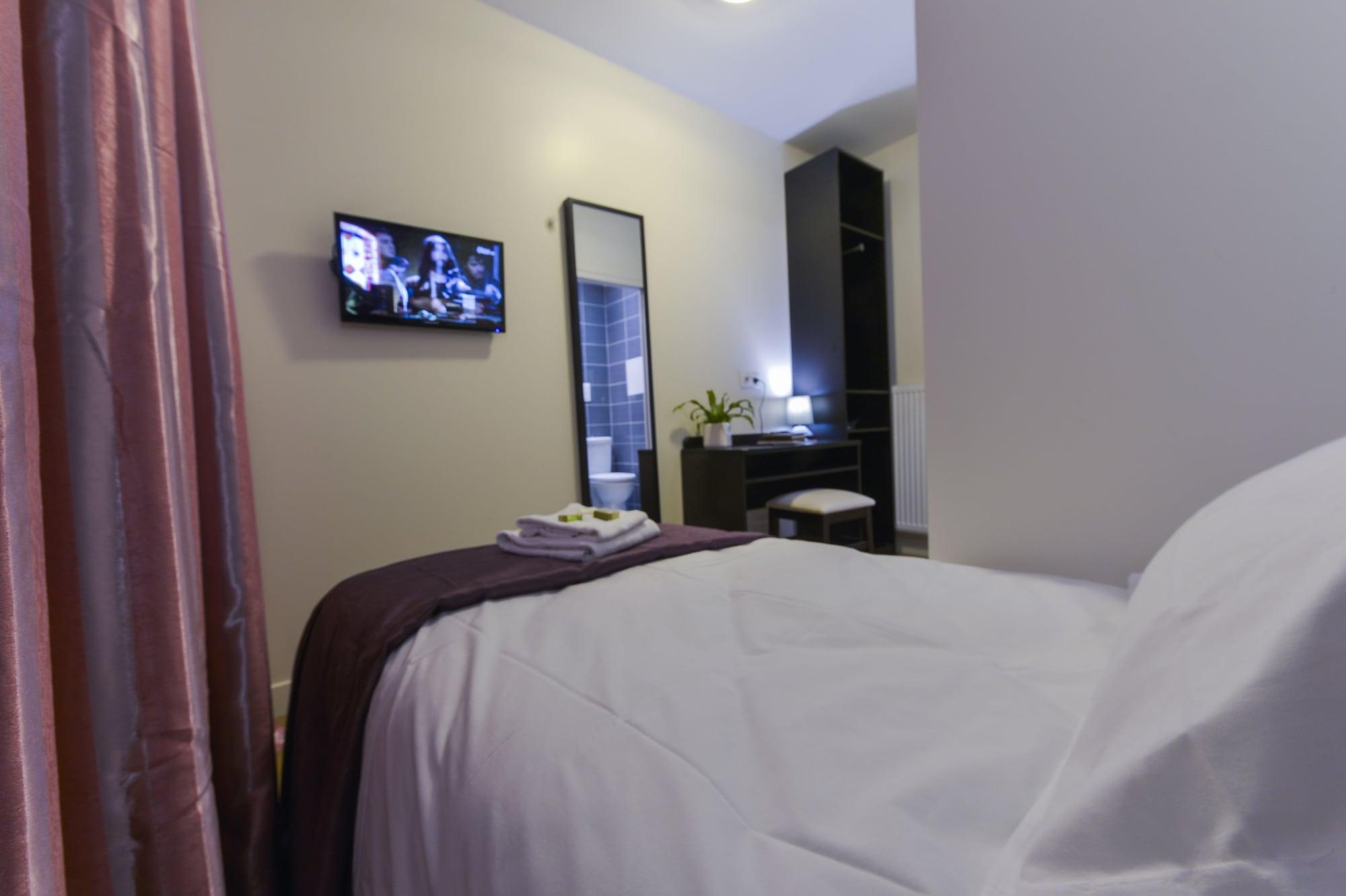 Hotel Du Quai De Seine Париж Екстериор снимка